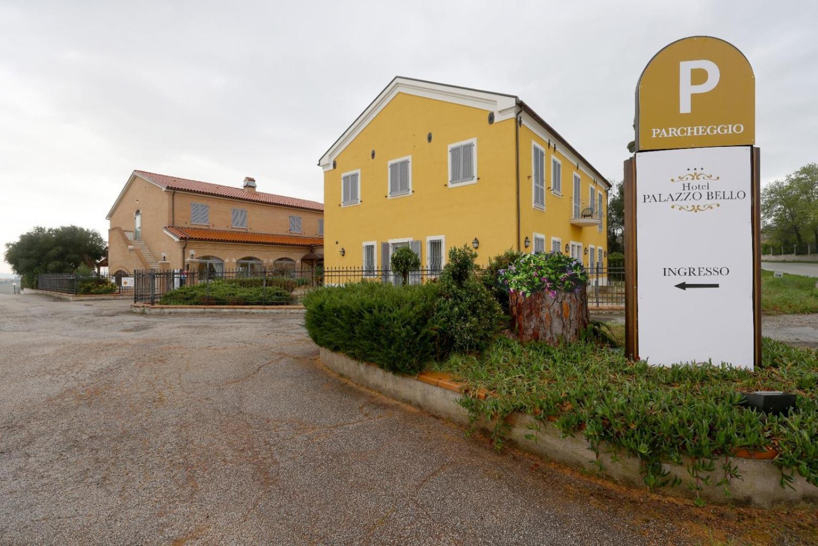 Hotel Palazzo Bello - Nuova Gestione 雷卡纳蒂 外观 照片