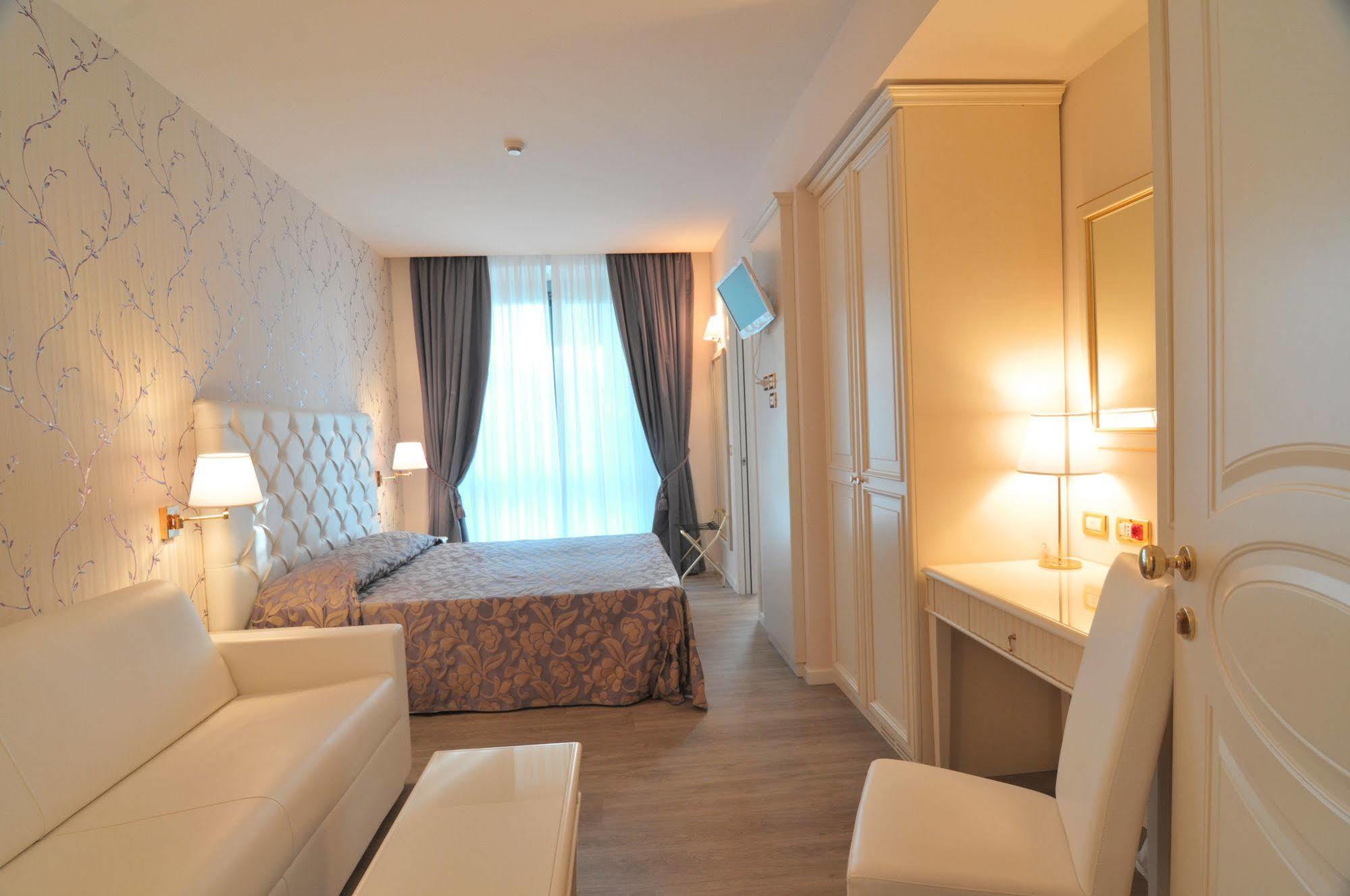 Hotel Palazzo Bello - Nuova Gestione 雷卡纳蒂 外观 照片