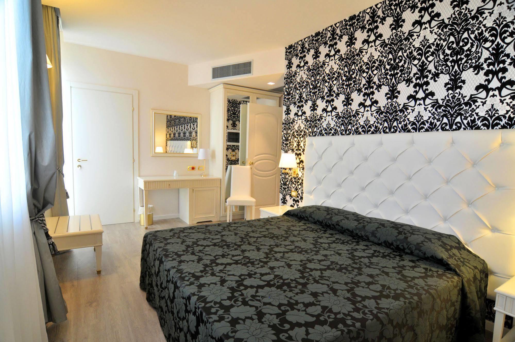Hotel Palazzo Bello - Nuova Gestione 雷卡纳蒂 外观 照片